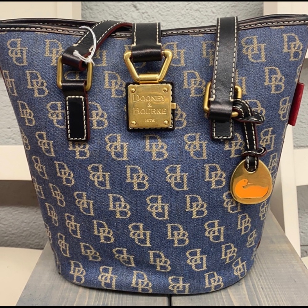 Vintage Darling Dooney & Bourke Handbag